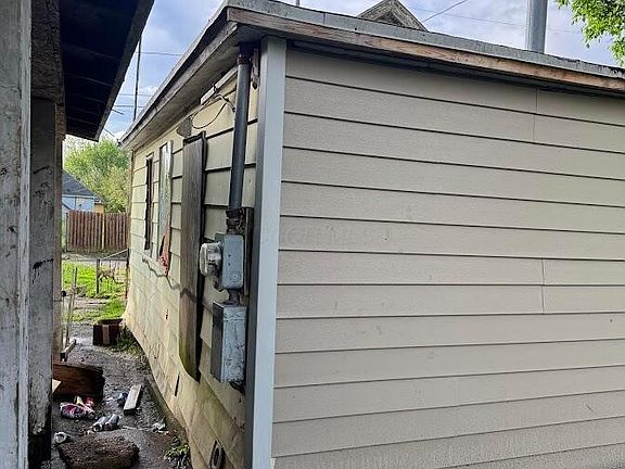 5th image of 1037 Middle St