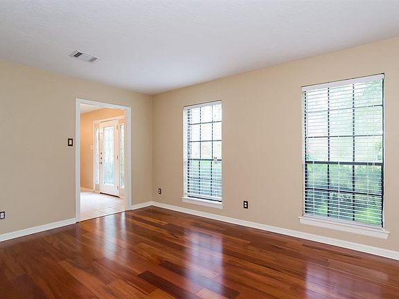 4th image of 3803 Spruce Glen Dr