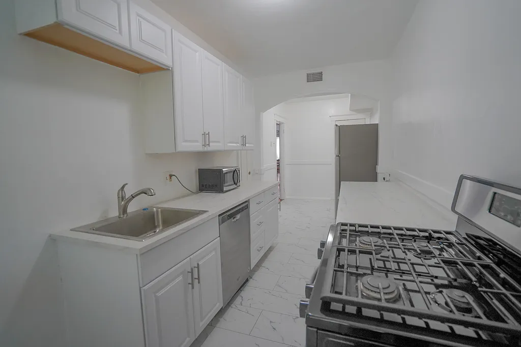 2 bed, 850 sqft, $1,695 — Photo 2