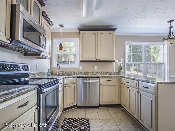 3rd image of 496 Richmond Park Dr