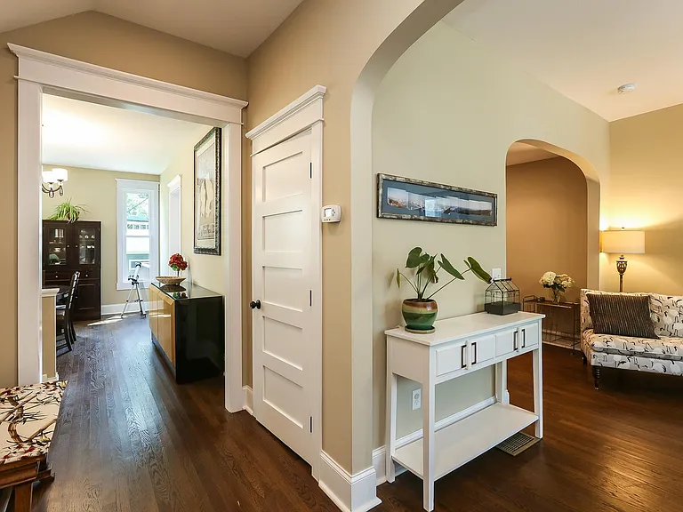 890 Goodrich Ave — Photo 2