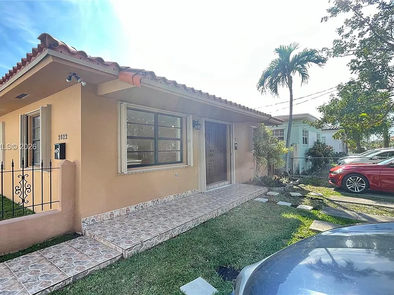 2820 SW 25th St #2820 — Photo 1