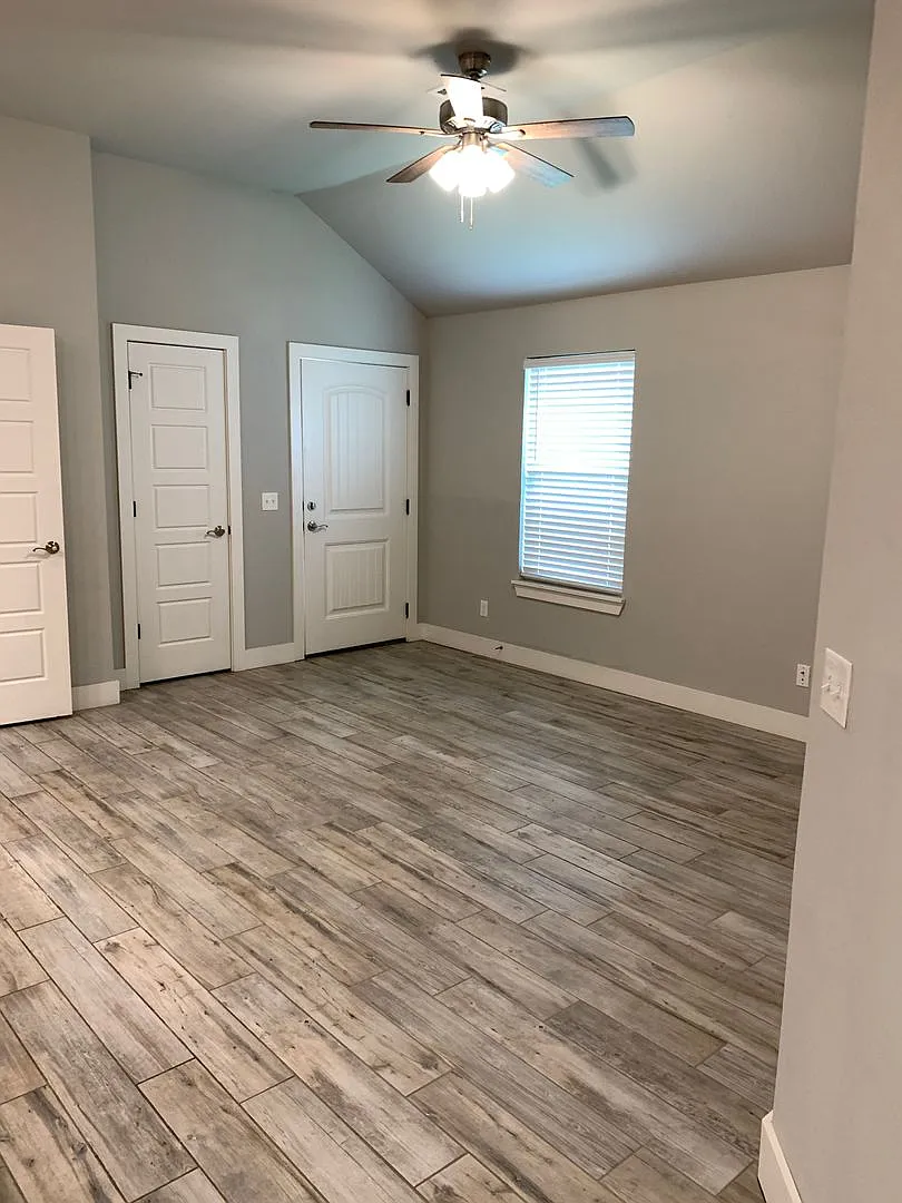 3 bedroom, 2 bathroom, 2 car garage — Photo 4