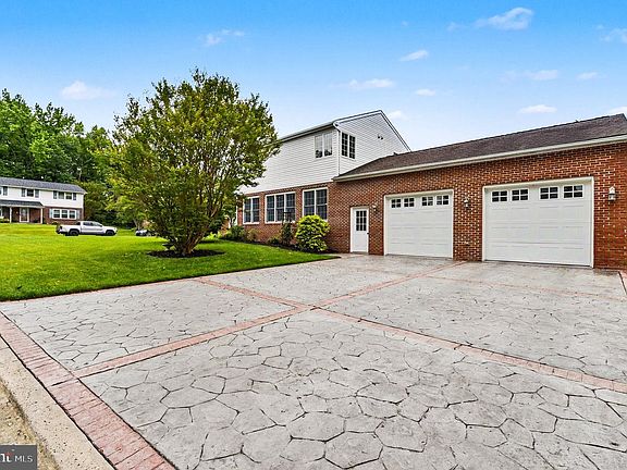 4th image of 615 Southgate Rd