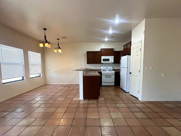 560 El Molino Blvd — Photo 5
