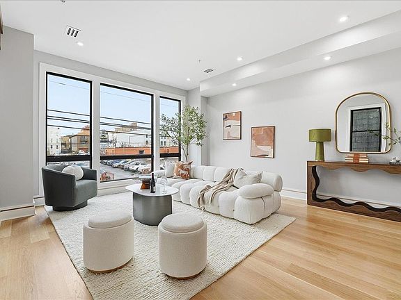 4th image of 134 Hancock Ave #201