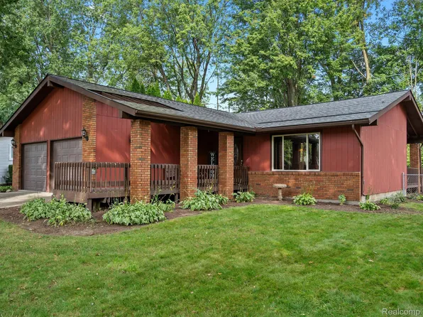 8319 Pamela St, Shelby Township, MI 48316