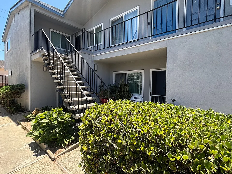 3570 Del Amo Blvd