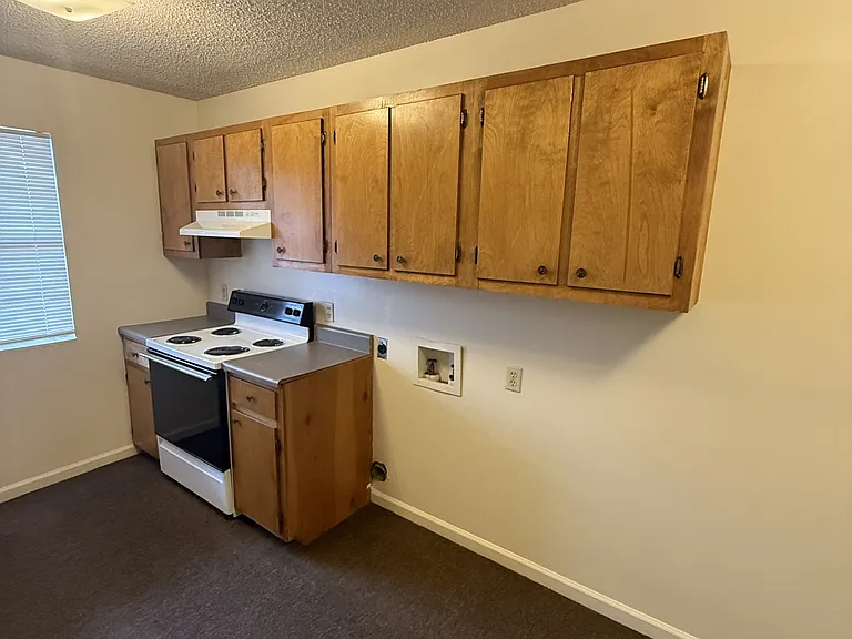 2404 McConnell Cir — Photo 5