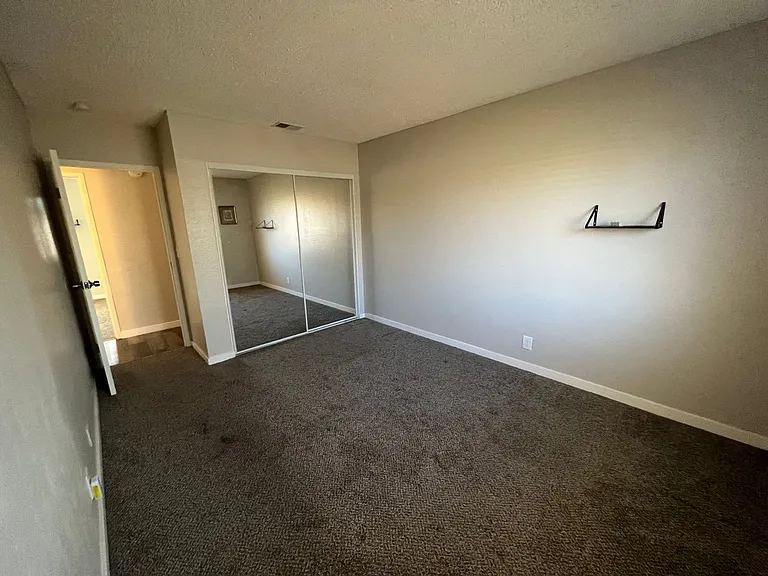 231 Fullerton Ave — Photo 6