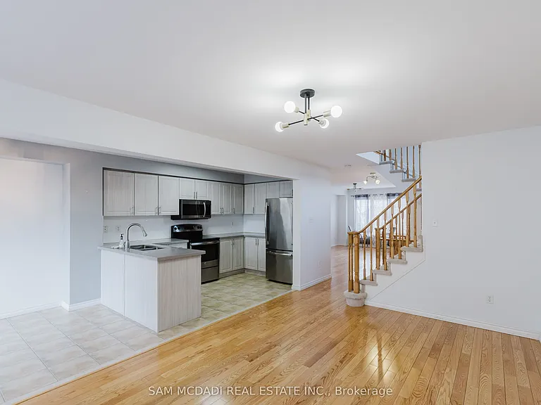 1260 Lamont Cres — Photo 5