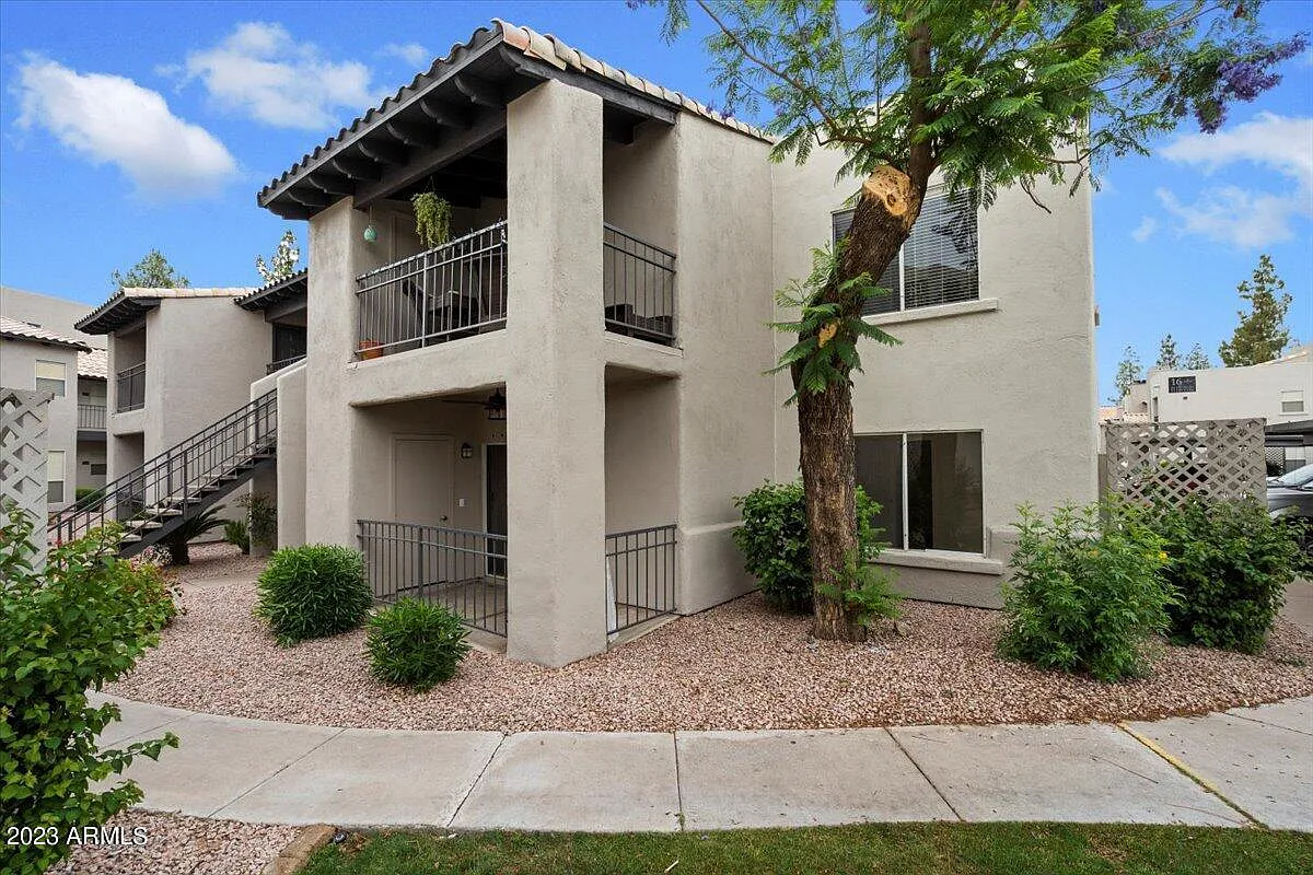 2 bed, 1029 sqft, $1,800 — Photo 2