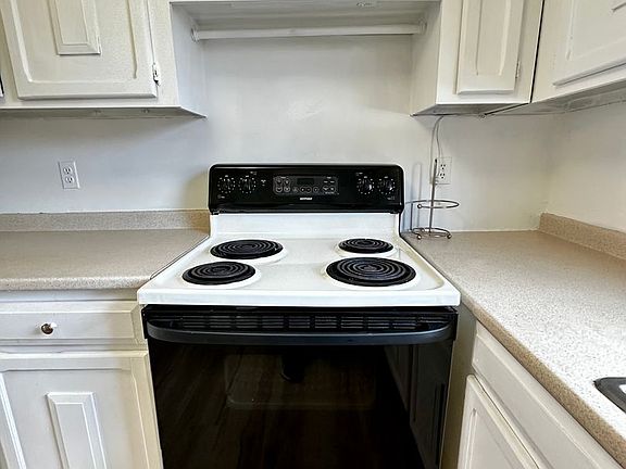 4th image of 540 Granby Rd #98