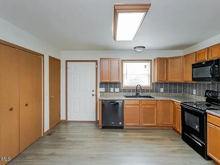 411 Waybridge Rd — Photo 14
