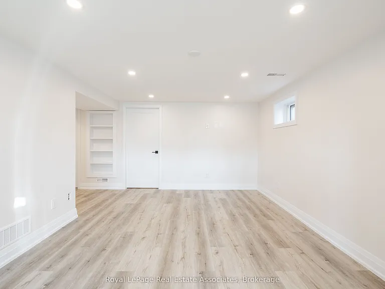 259 Fernwood Cres — Photo 9