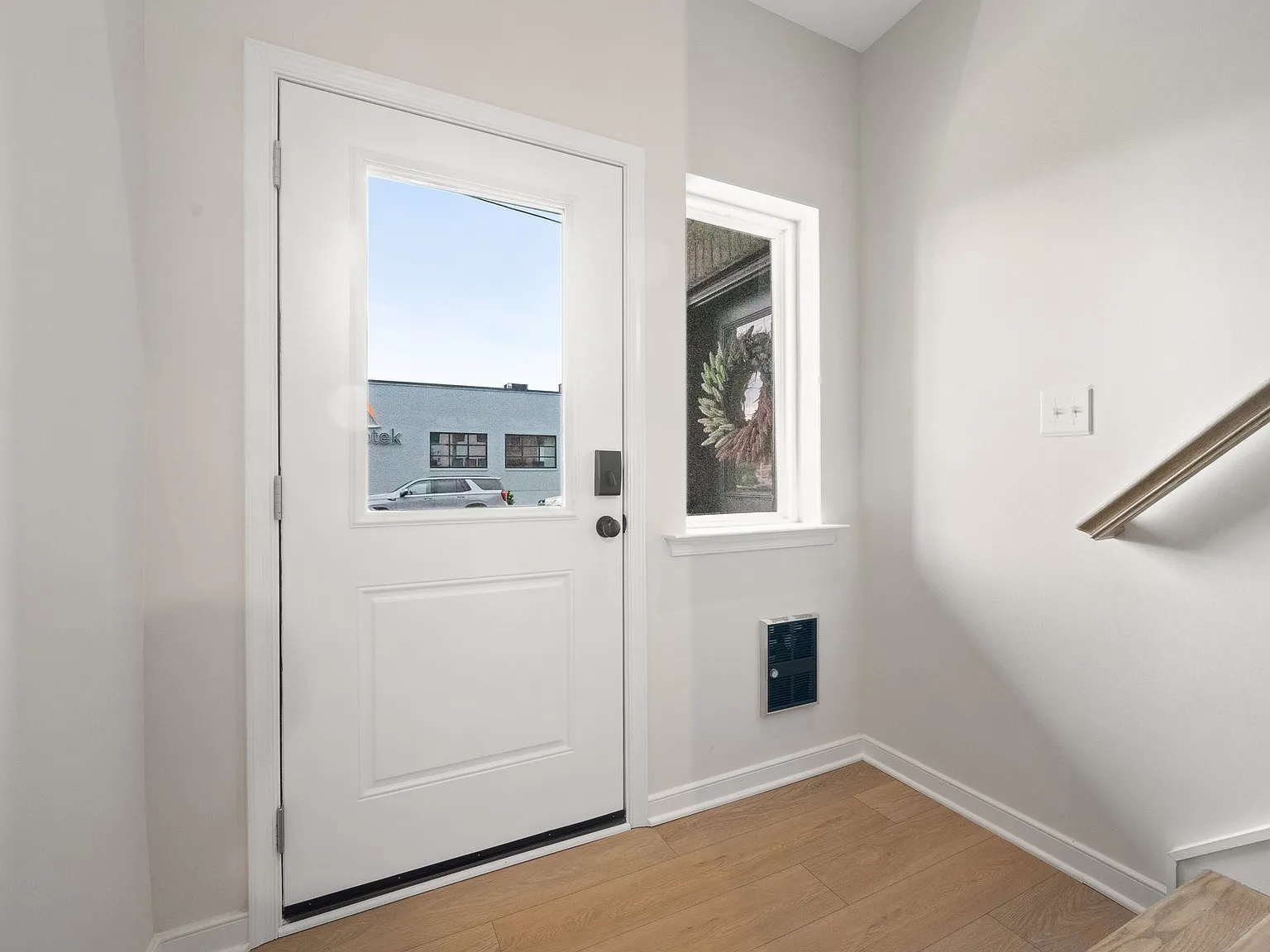 4 bed, 2516 sqft, $4,100 — Photo 3