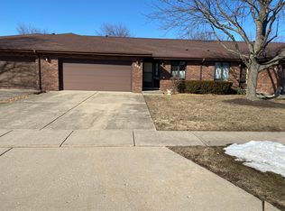 899 Shagbark Rd, New Lenox, IL 60451