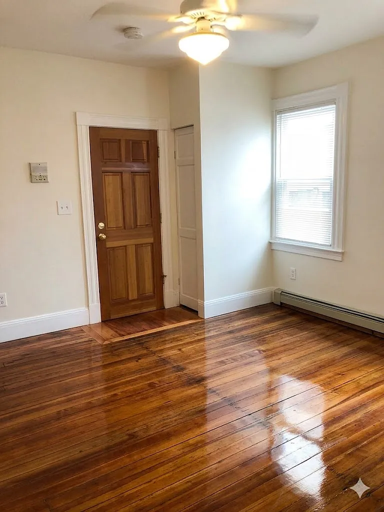 2 bed, 9999 sqft, $3,168 — Photo 3
