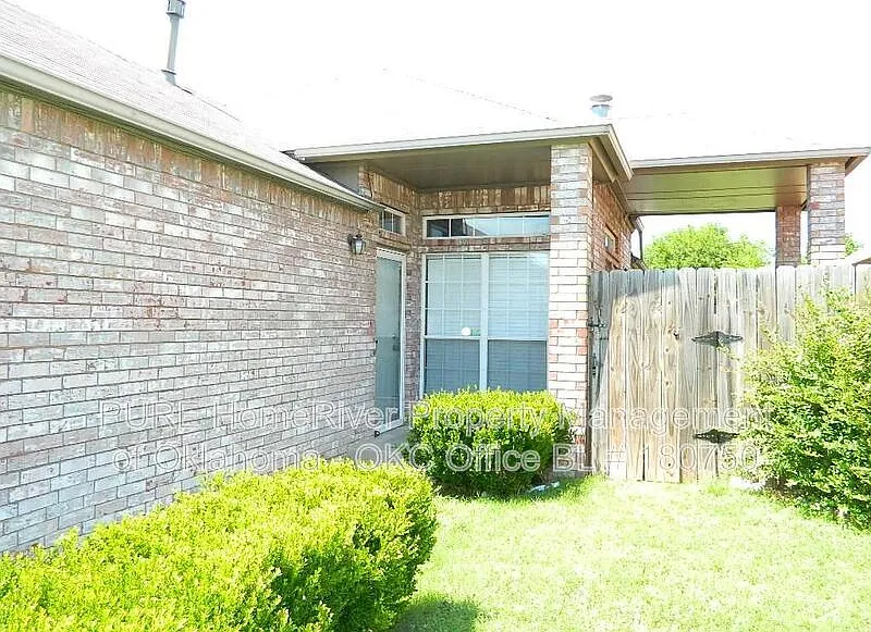 2 bed, 2.0 bath, 1239 sqft, $1,450 — Photo 2