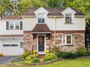 831 Hinchey Rd E, Rochester, NY 14624