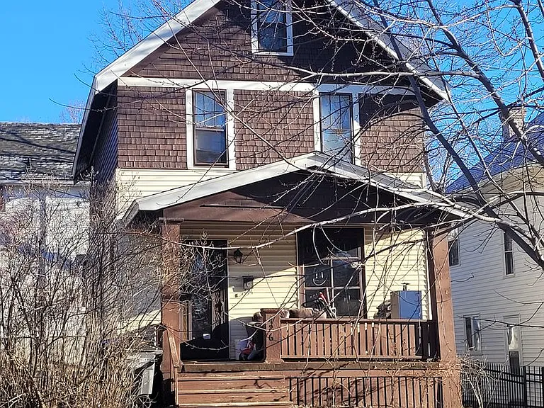 426 N 13th Ave E — Photo 1