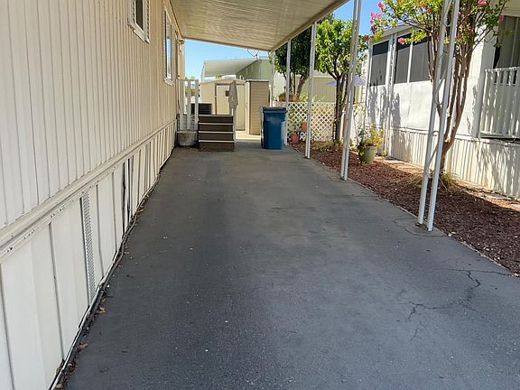 5th image of 225 Club House Dr