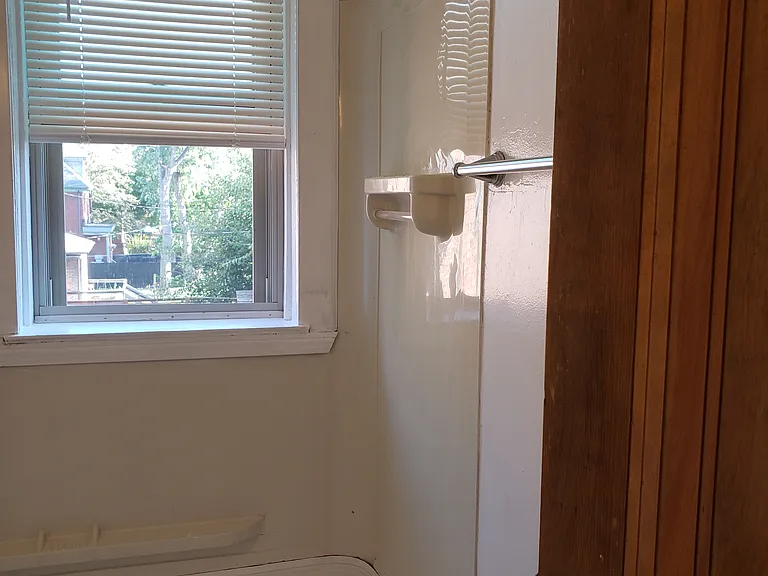 1615 W Canfield St #208 — Photo 11