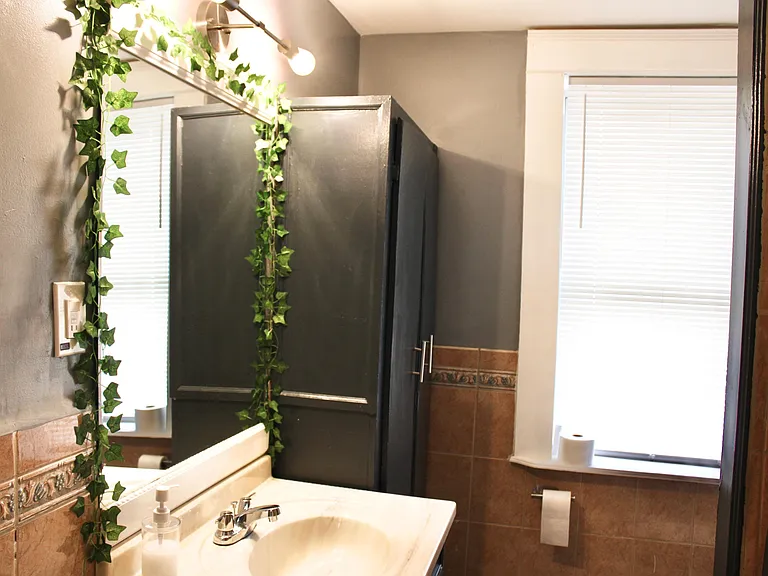 Full equipped bathroon