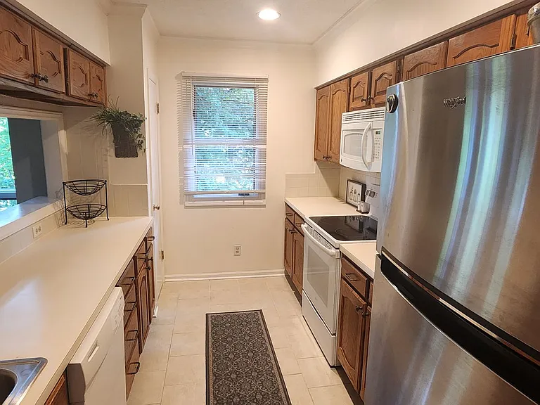 121 Forest View Dr — Photo 4