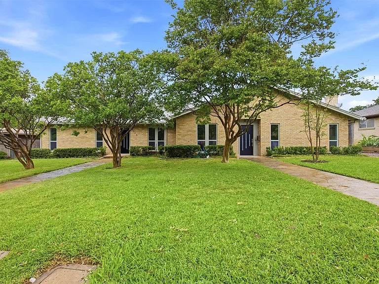 7517 Meadow Oaks Dr — Photo 3