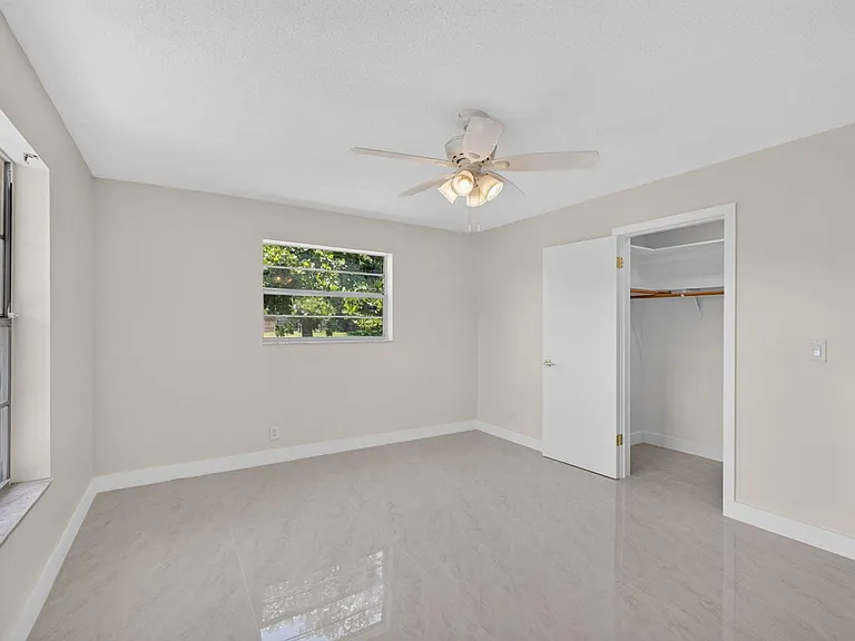 3943 Roan Ct W — Photo 17