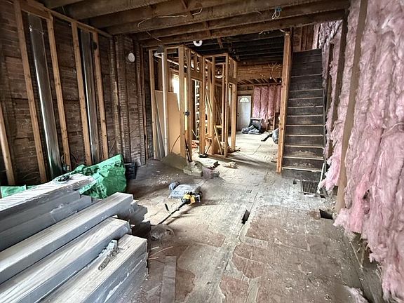 2nd image of 110 N Summit St