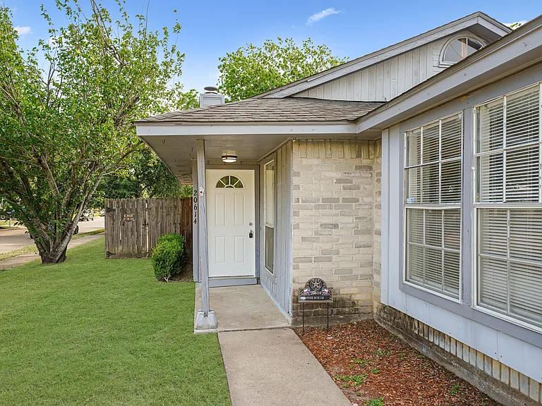 20614 Park Row Dr — Photo 3