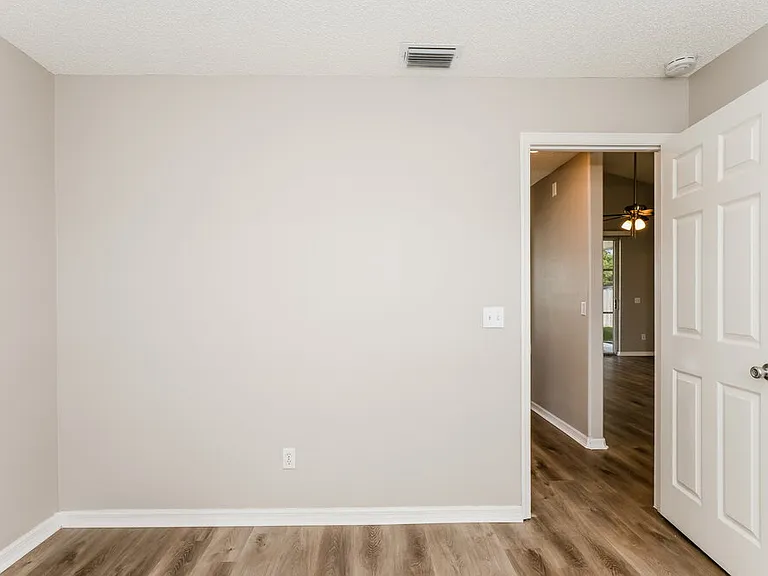 466 Valencia Place Cir — Photo 13