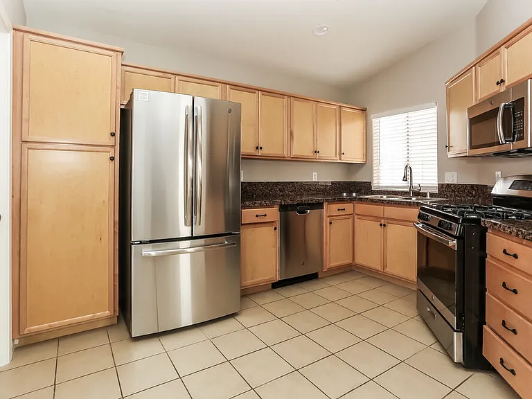 504 Stonehurst Dr — Photo 6