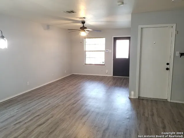 4 bed, 3.0 bath, 1933 sqft, $1,845 — Photo 3