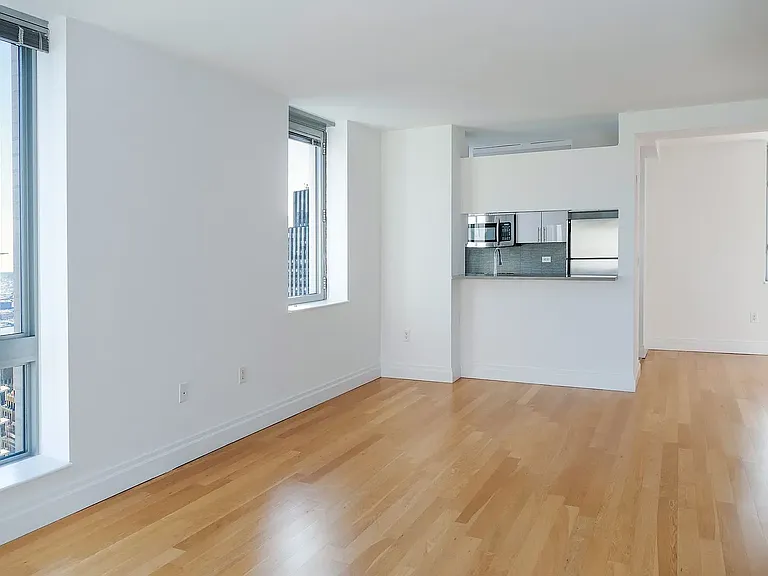 150 E 44th St #34C — Photo 3