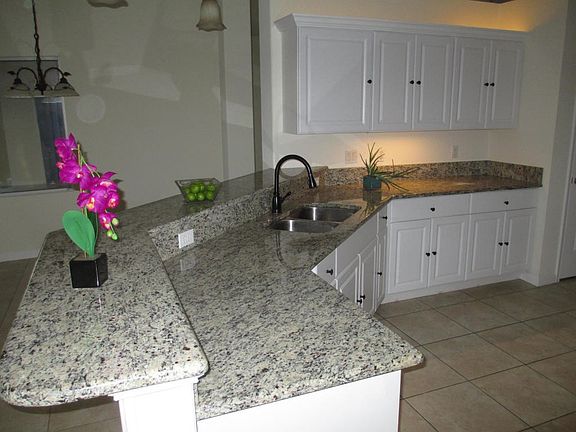 5th image of 1534 SW Lexington Dr