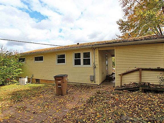 3rd image of 1301 Perry Ave
