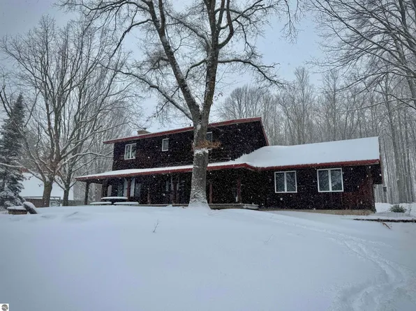 5474 Lake Rd, Fife Lake, MI 49633