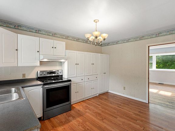 5th image of 121 Westford Road