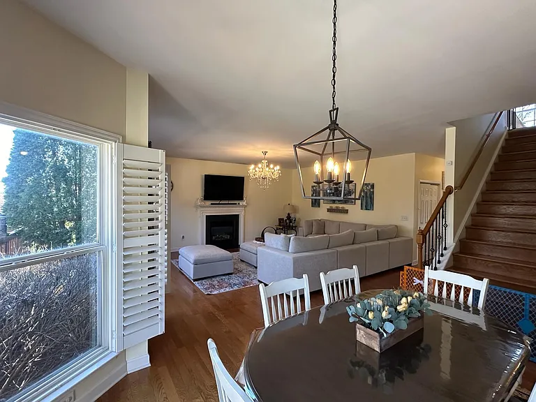 1110 Waverly Pl — Photo 17
