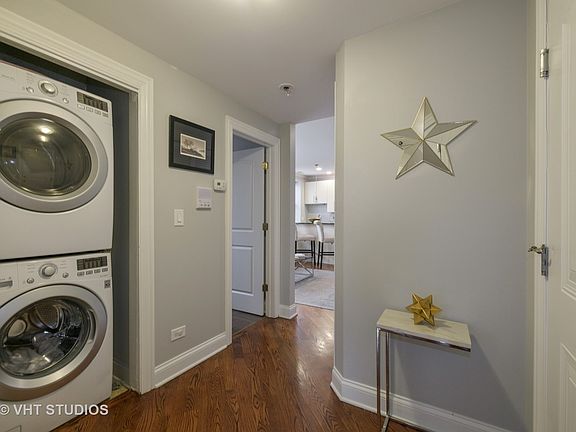 3rd image of 3210 W Berwyn Ave APT 2W
