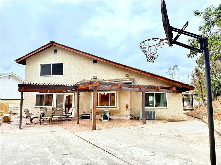 23860 Enriquez Dr — Photo 6