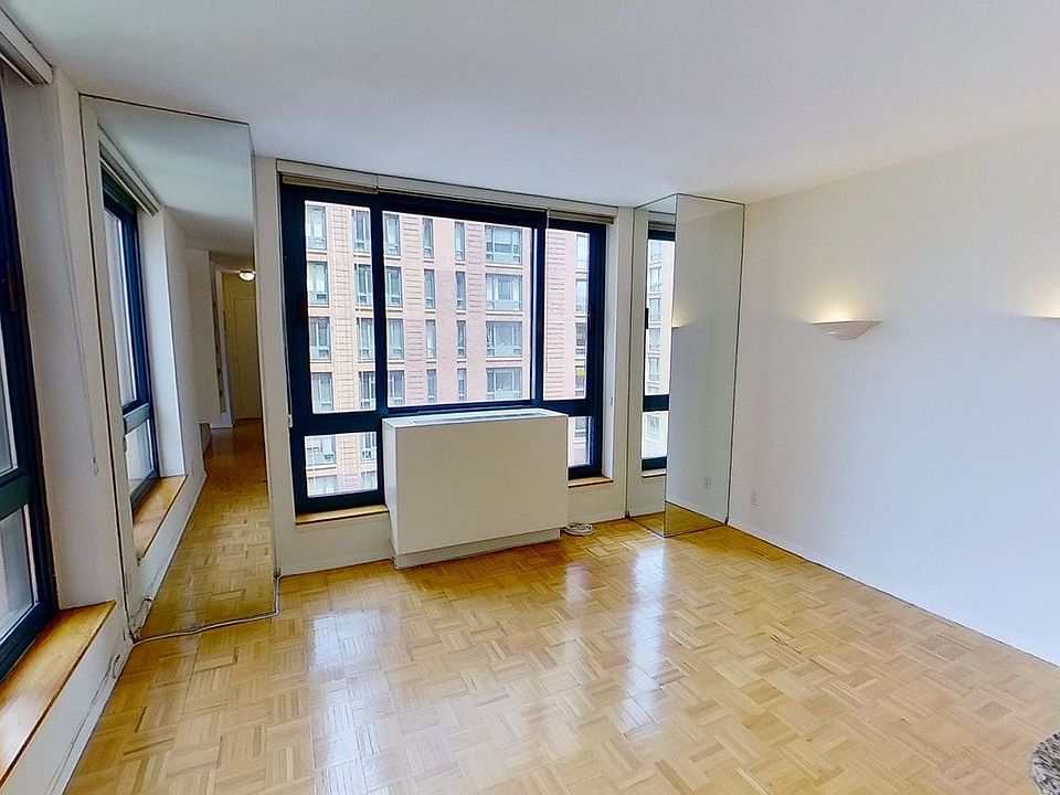 1st image of 1 Irving Pl APT V17g