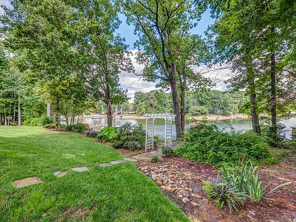 3rd image of 4758 Little Creek Dr