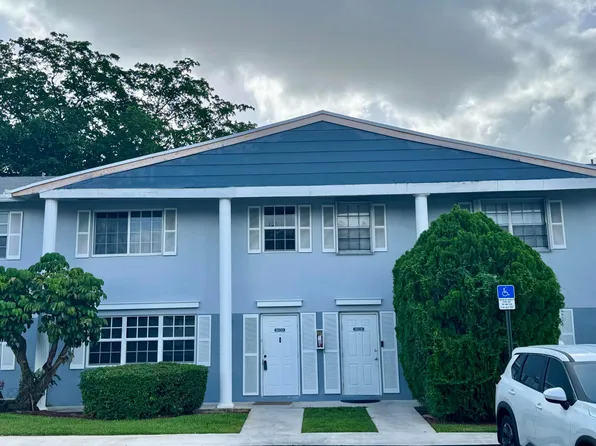8028 SW 17th Place, Davie, FL 33324