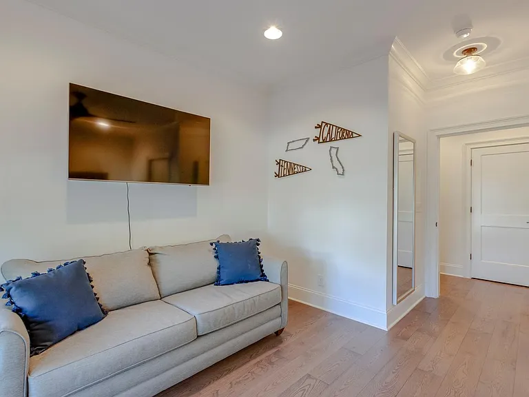 1906B Bernard Ave — Photo 31