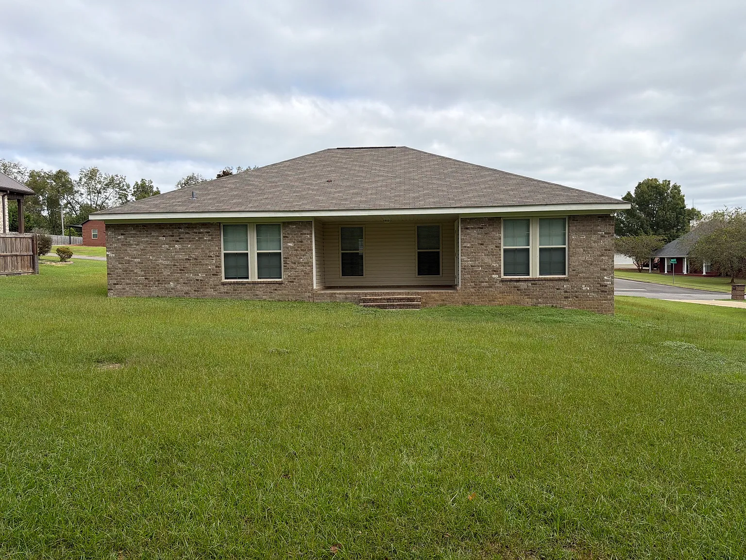 3 bed, 100 sqft, $1,795 — Photo 2