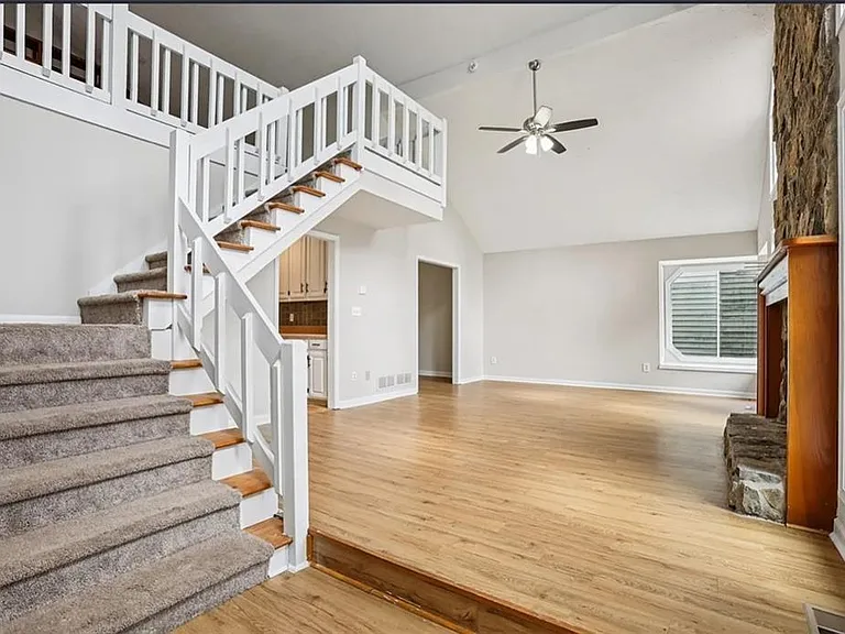 270 Saint Simons Cv — Photo 3